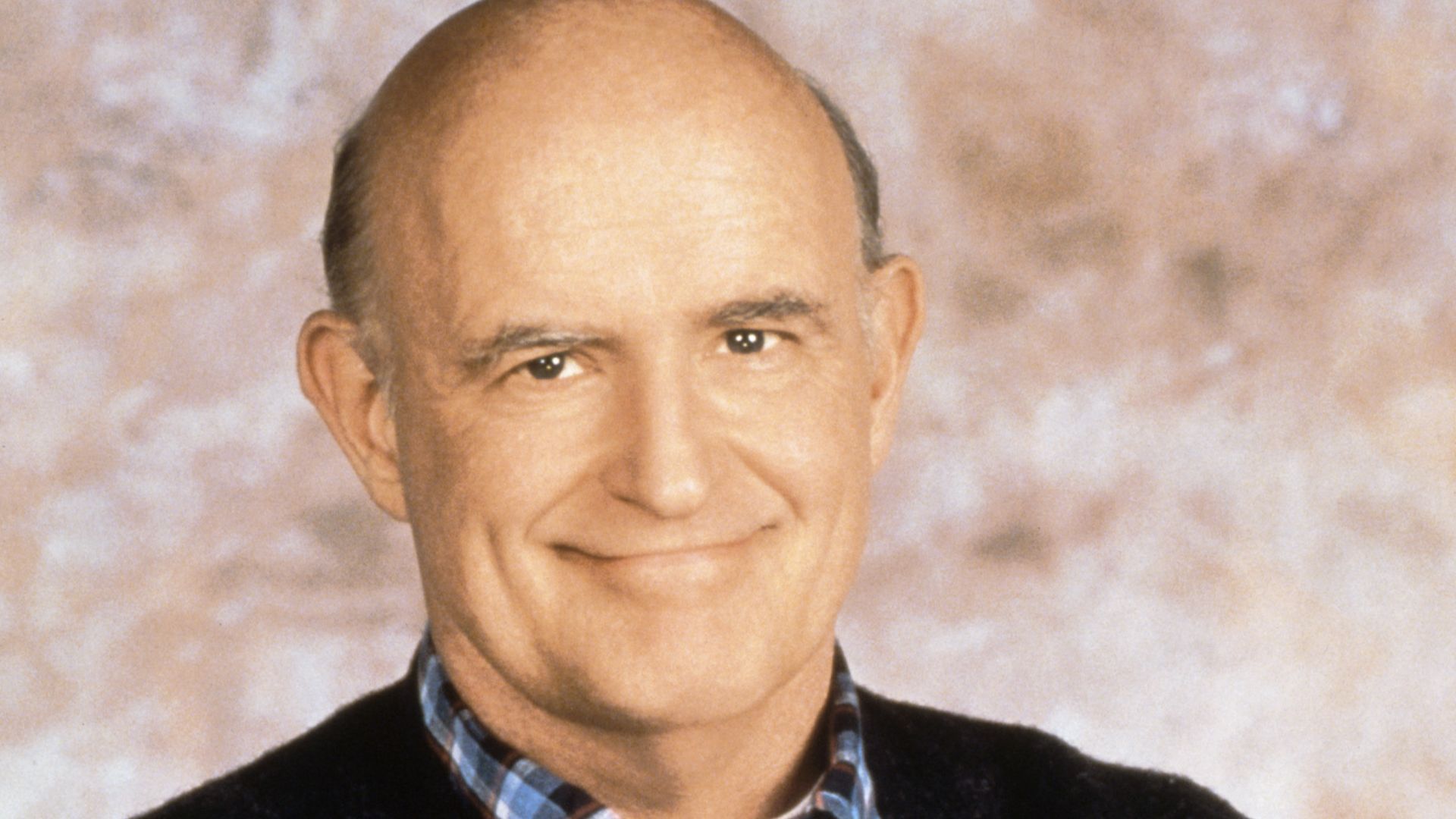 28 Years Later, Everybody Loves Raymond's Worst Episode Has Aged Like Milk image