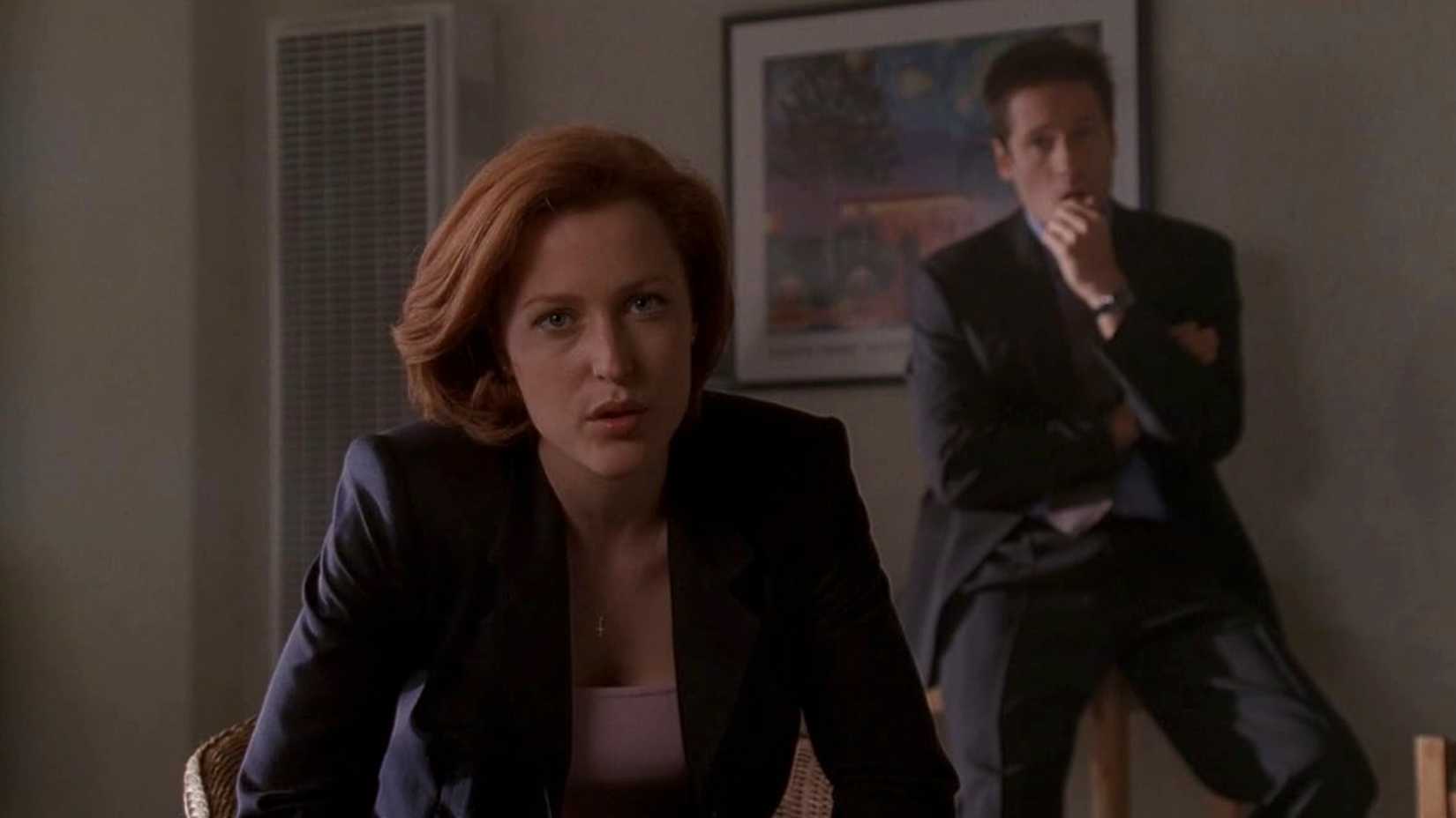 Scully and Mulder in The X-Files Season 7, Episode 3