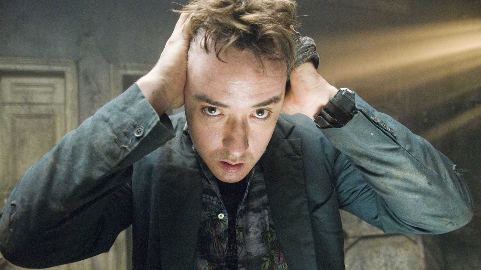 1408's John Cusack as Mike Enslin