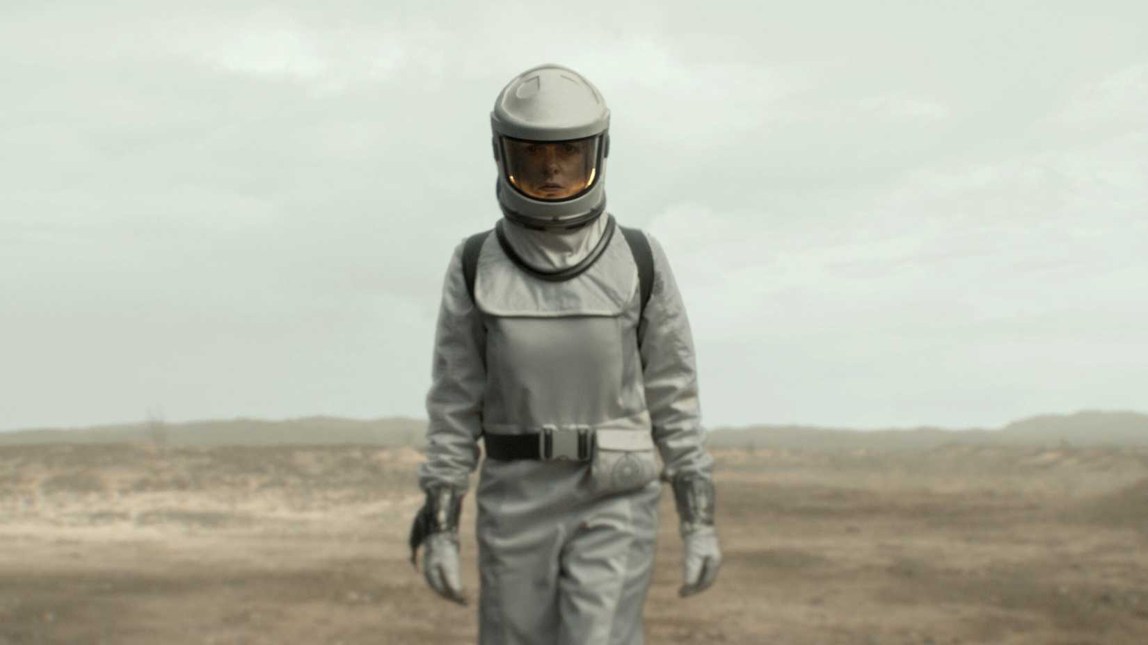 Rebecca Ferguson’s Juliette walking towards Silo 18 in Silo season 2’s ending