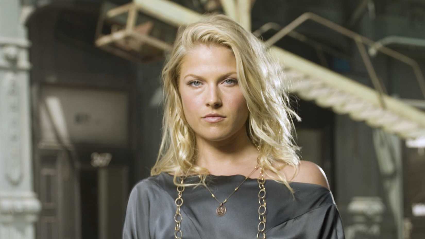 Heroes season 1 promo shot of Ali Larter