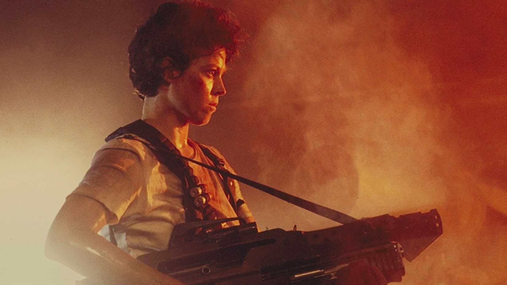 Ripley with a big gun in Aliens