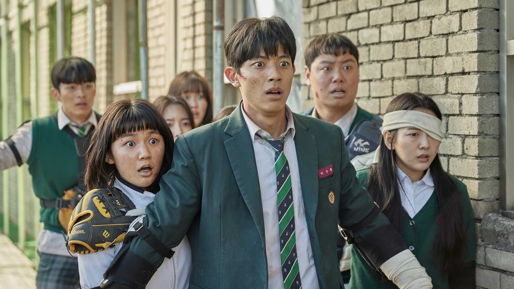 A group of high school students looking scared in season 1 of All of Us Are Dead.