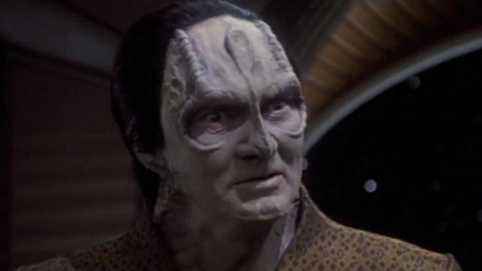 Garak with an angry expression while arguing with Bashir