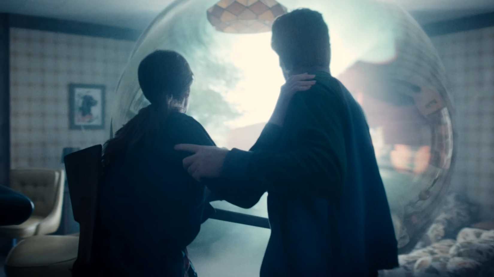 Anne Hathaway's Denise and Ewan McGregor's Greg walking toward a mysterious bubble in The End of Oak Street