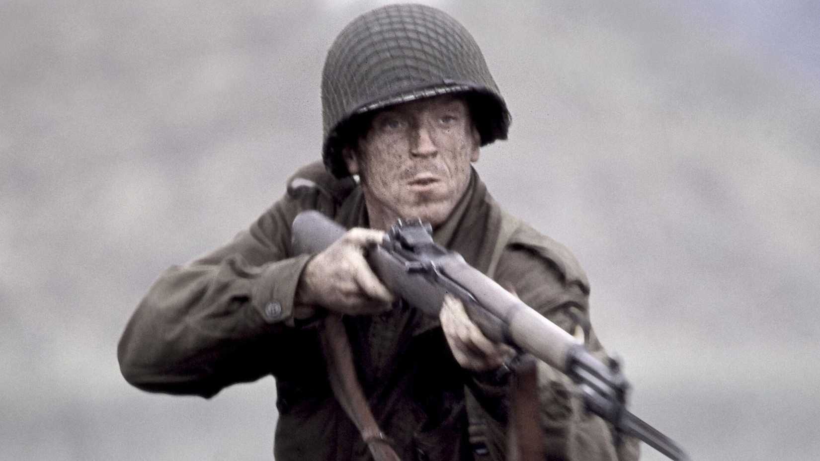 Damian Lewis with a rifle in Band of Brothers