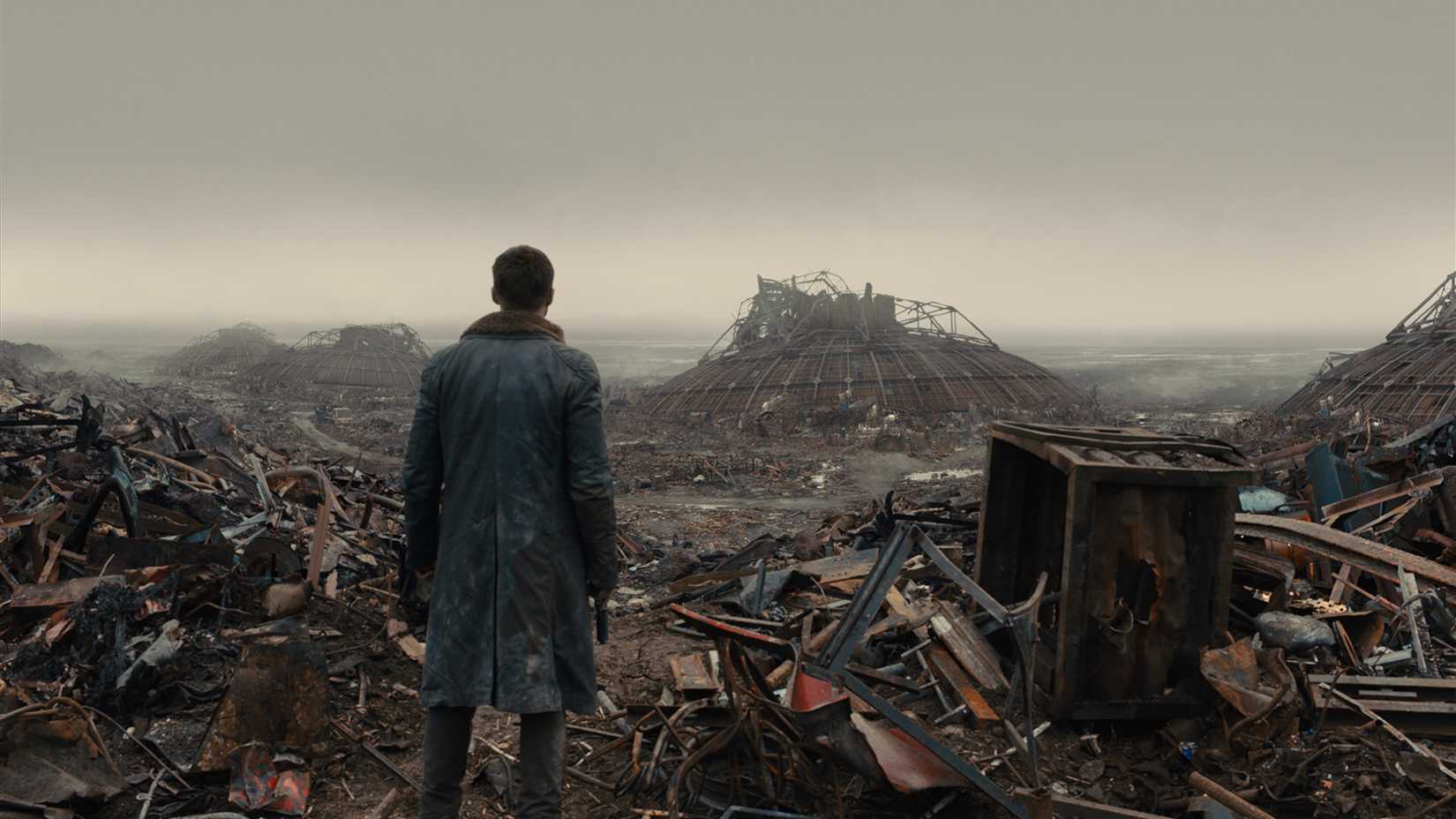 Ryan Gosling’s Agent K looking at ruins in Blade Runner 2049
