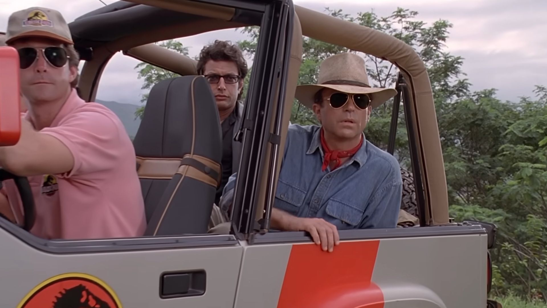 Dr Grant (Sam Neill) and Dr Malcolm (Jeff Goldblum) in a jeep in Jurassic Park