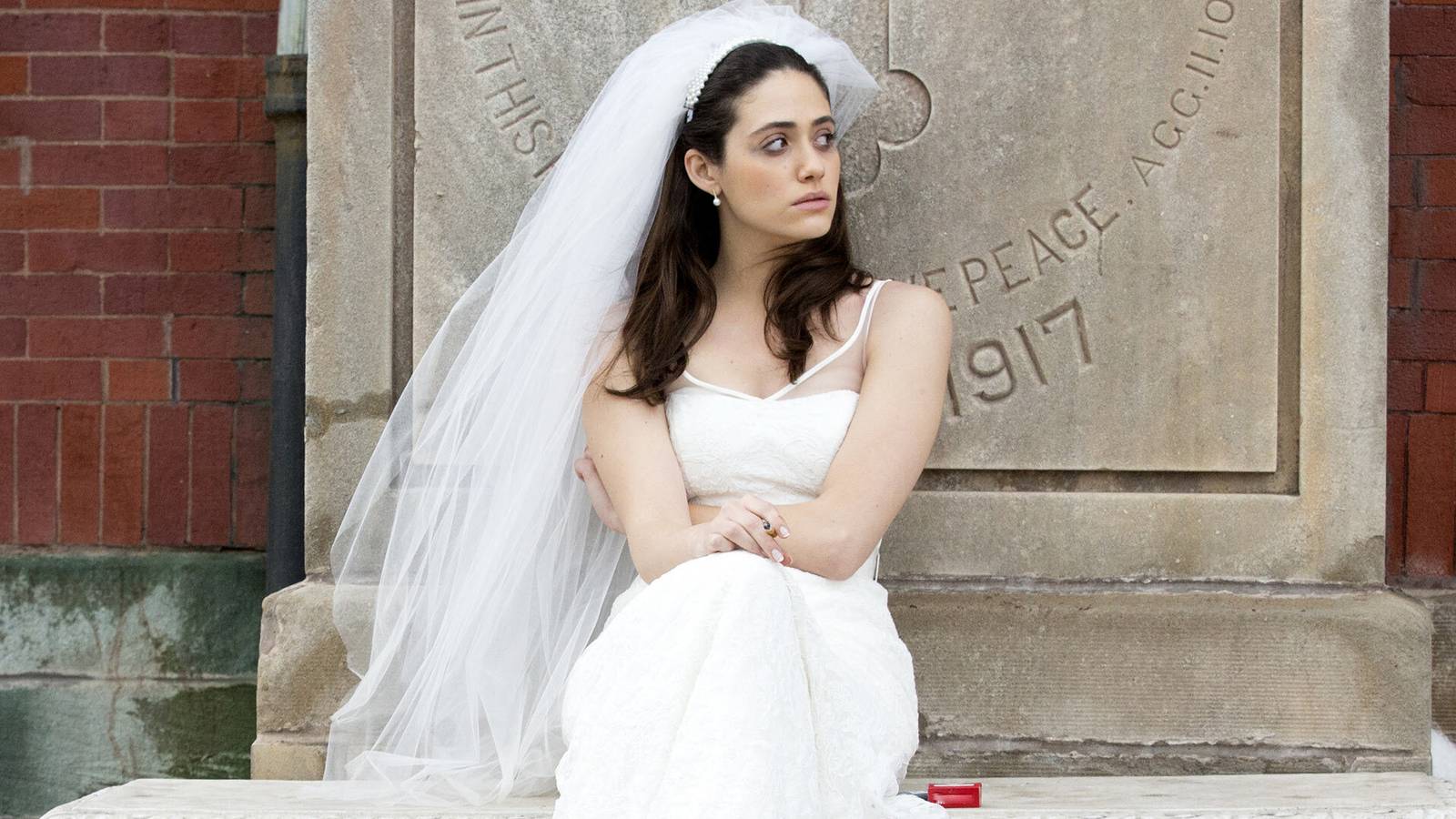 Shameless Alum Emmy Rossum Picks Who Fiona Should Have Ended With Following Shaky Dating History