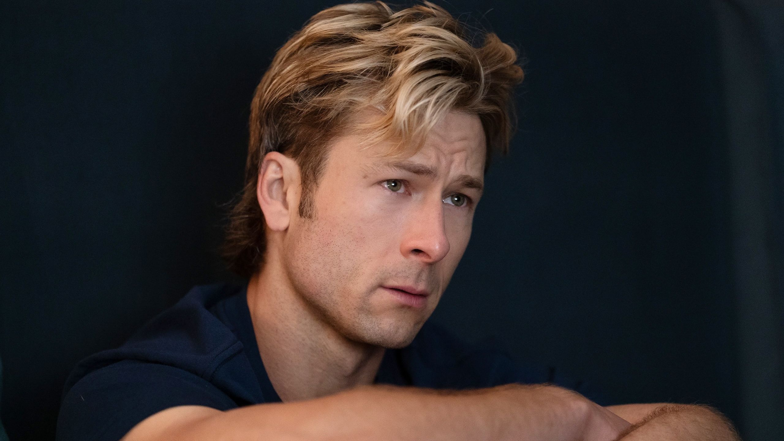 Glen Powell's 6-Part Hulu Series Makes For An Easy One-Night Binge image