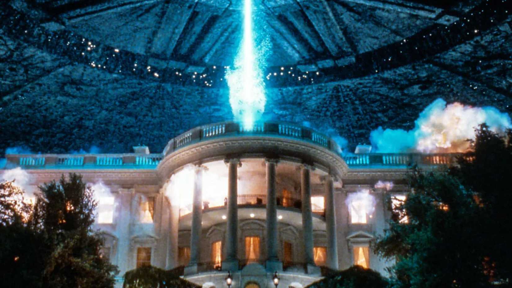 The iconic scene in independence day when the alien mothership destroys the white house.