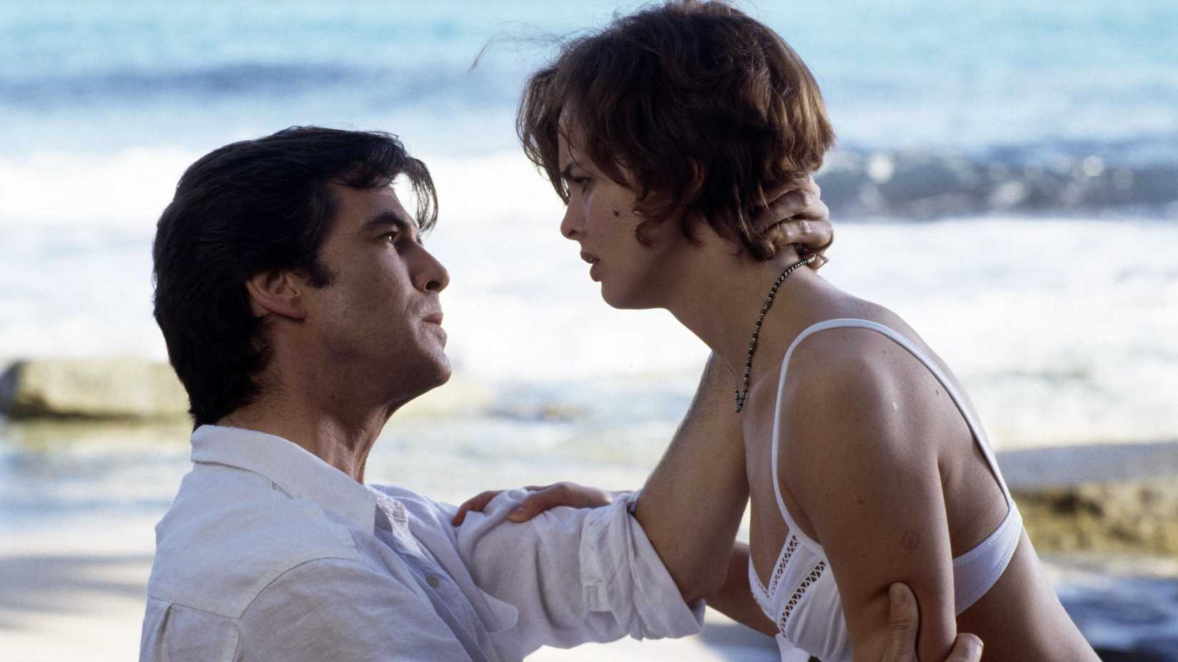 James Bond and Natalya Simonova on the beach in GoldenEye