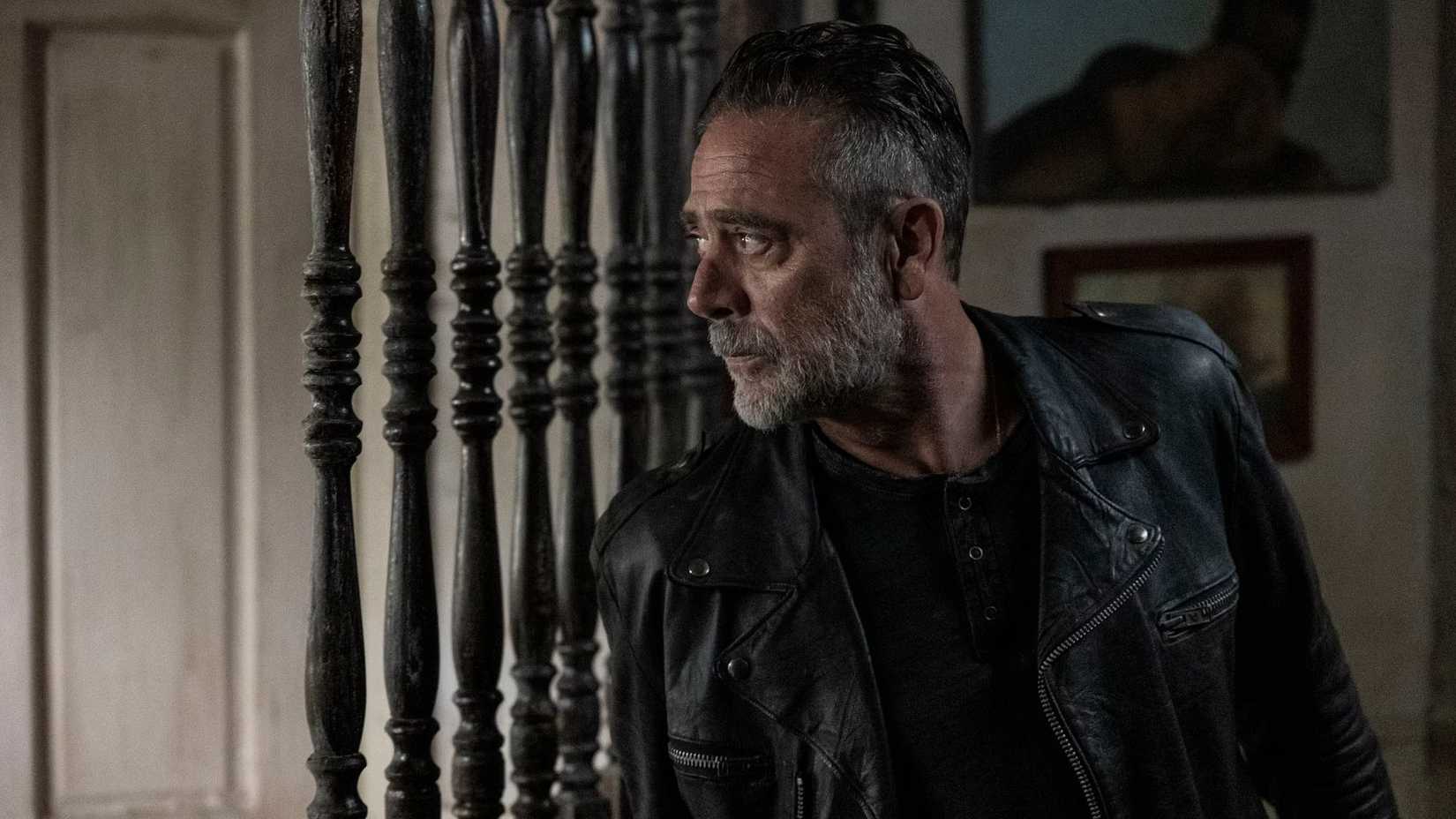 Jeffrey Dean Morgan as Negan looking at something in The Walking Dead: Dead City season 3