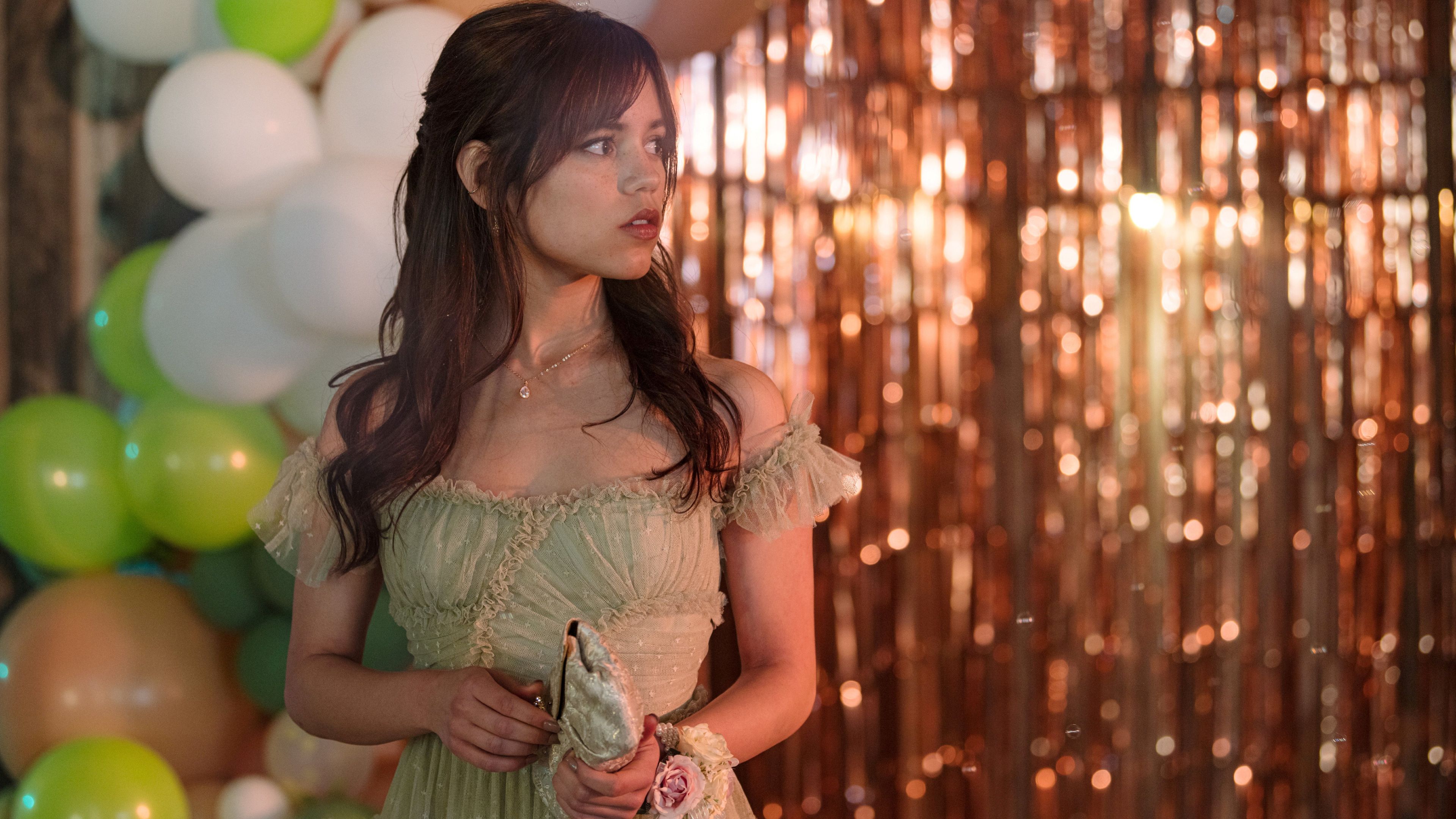 Jenna Ortega & Glen Powell's 5-Season Sci-Fi Masterpiece Has Aged Like Fine Wine image