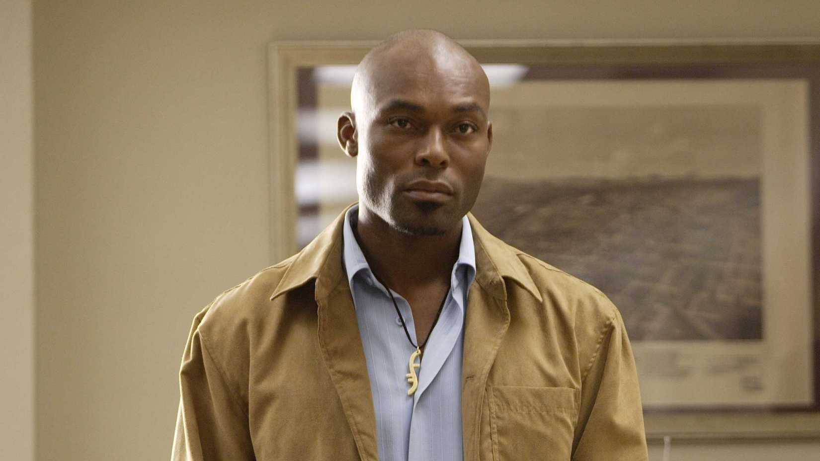 The Haitian walking down a hallway in Heroes season 1