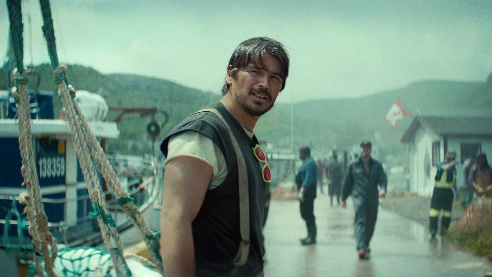 Josh Hartnett as Calvin standing outside in Below