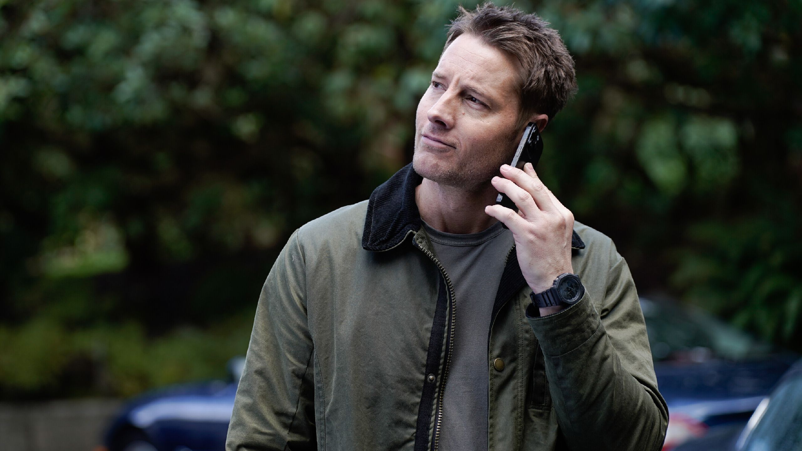Justin Hartley Finds His Tracker Replacement In ABC's Reacher Rival image