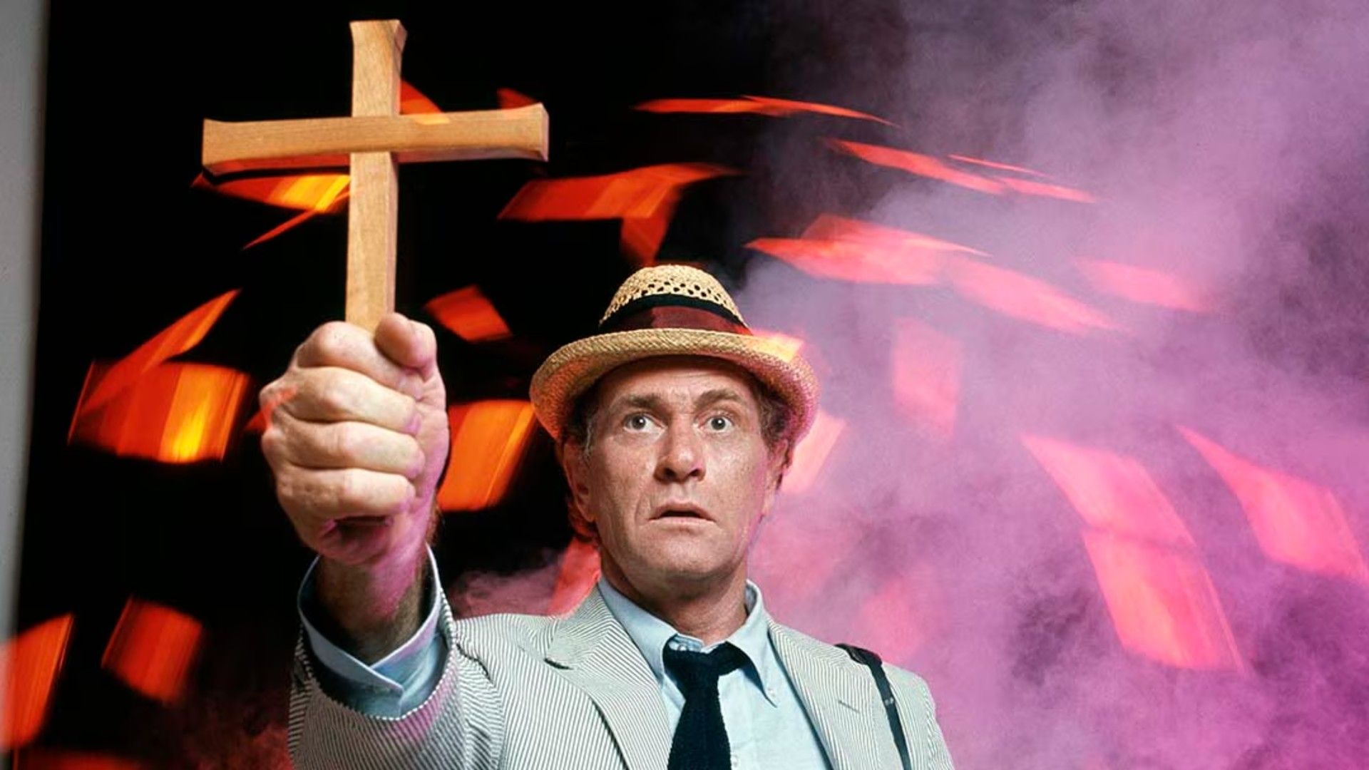 Kolchak holds a cross in Kolchak the Night Stalker