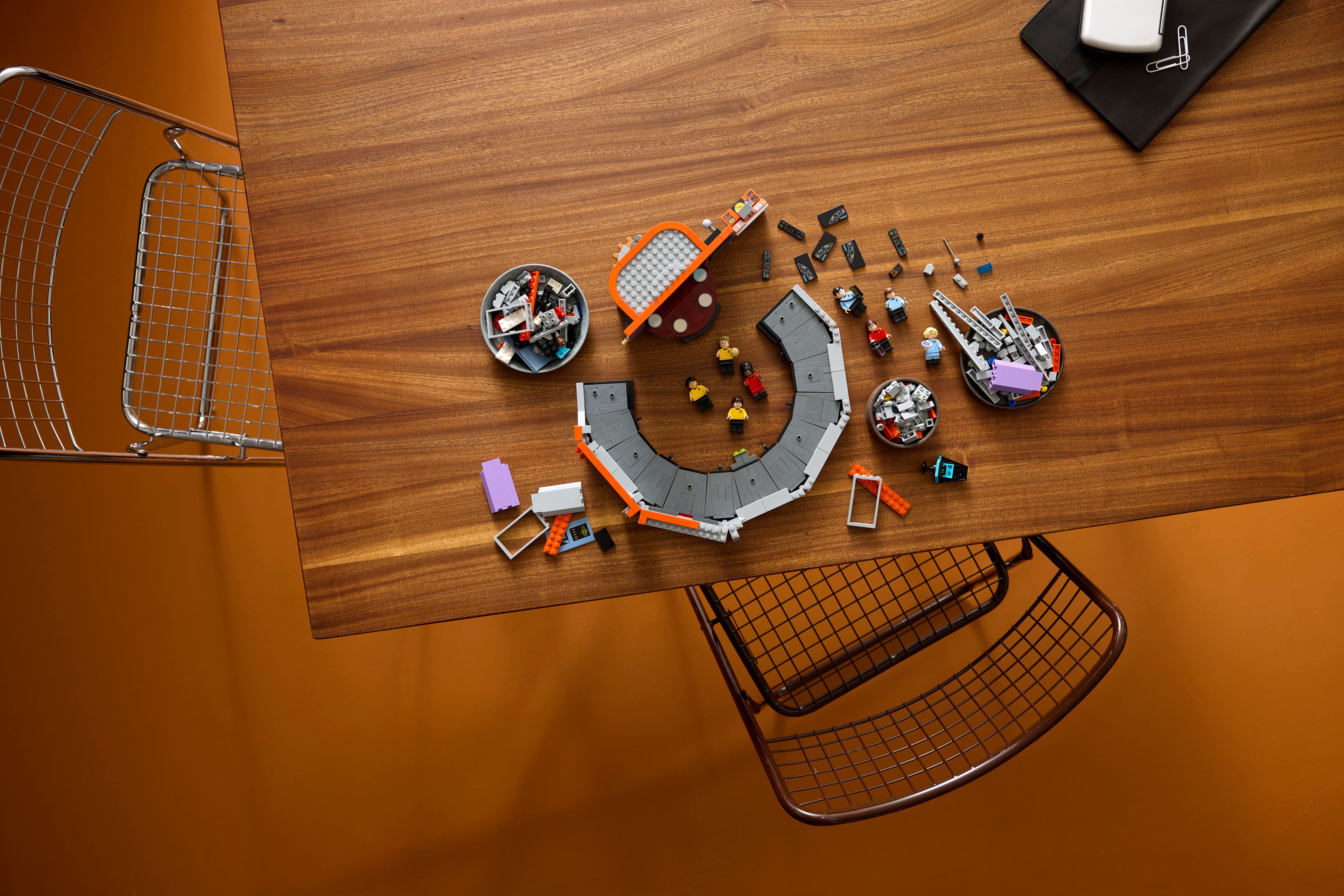 LEGO Icons Star Trek USS Enterprise NCC-1701 Bridge Photo Build