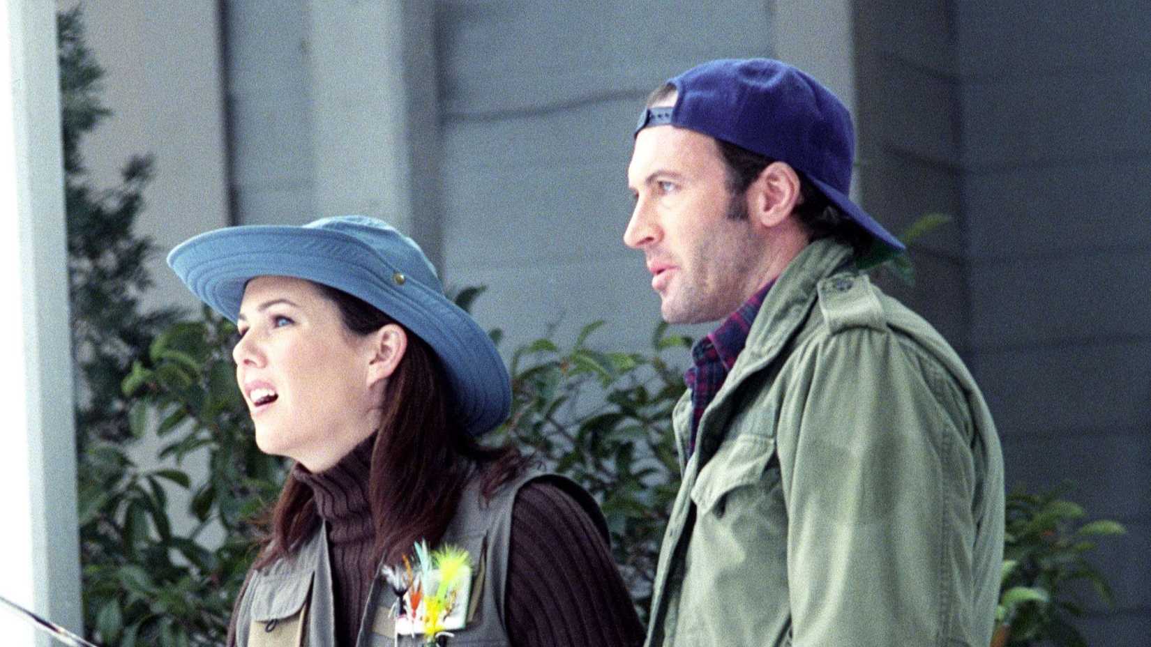 Lorelai and Luke fishing in Gilmore Girls season 3