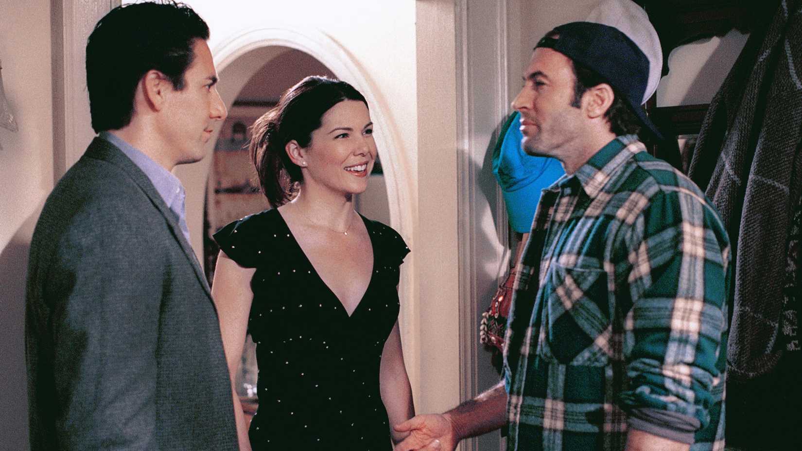 Lorelai stands between Max and Luke in Gilmore Girls season 1 episode 21