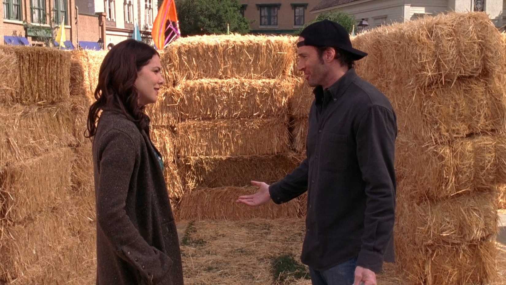 Luke and Lorelai talk in the hay bail maze in Gilmore Girls season 7