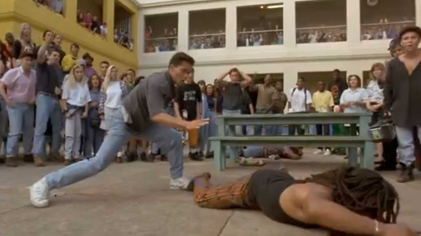 Mark Dacascos as Louis Stevens beating up a thug using capoeira in only the strong