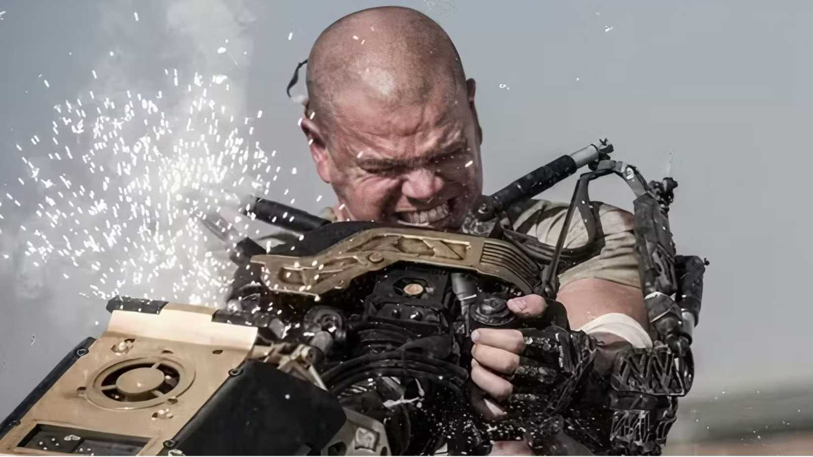Matt Damon as Max battling robots in Elysium