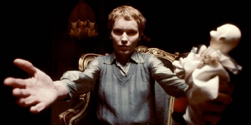 Mia Farrow with her hands stretched forwared in Fulll Circle (1977)