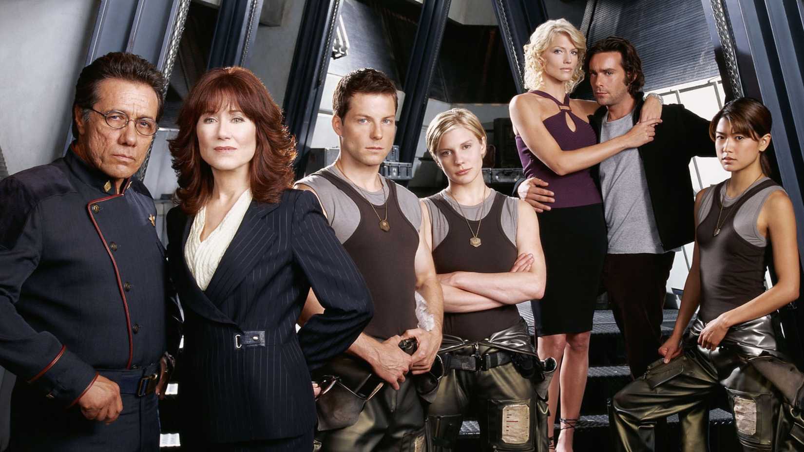 Edward James Olmos and the Battlestar Galactica season 1 cast