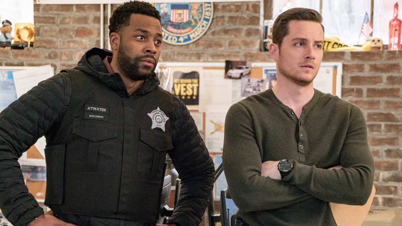 Atwater and Halstead investigating a case on Chicago P.D.