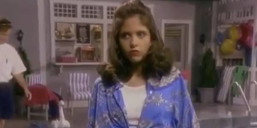 Sarah Michelle Gellar standing in Swan Crossing