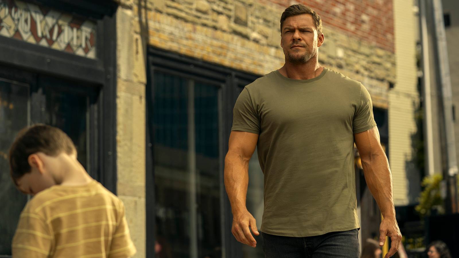 Alan Ritchson as Jack Reacher in Reacher season 3.