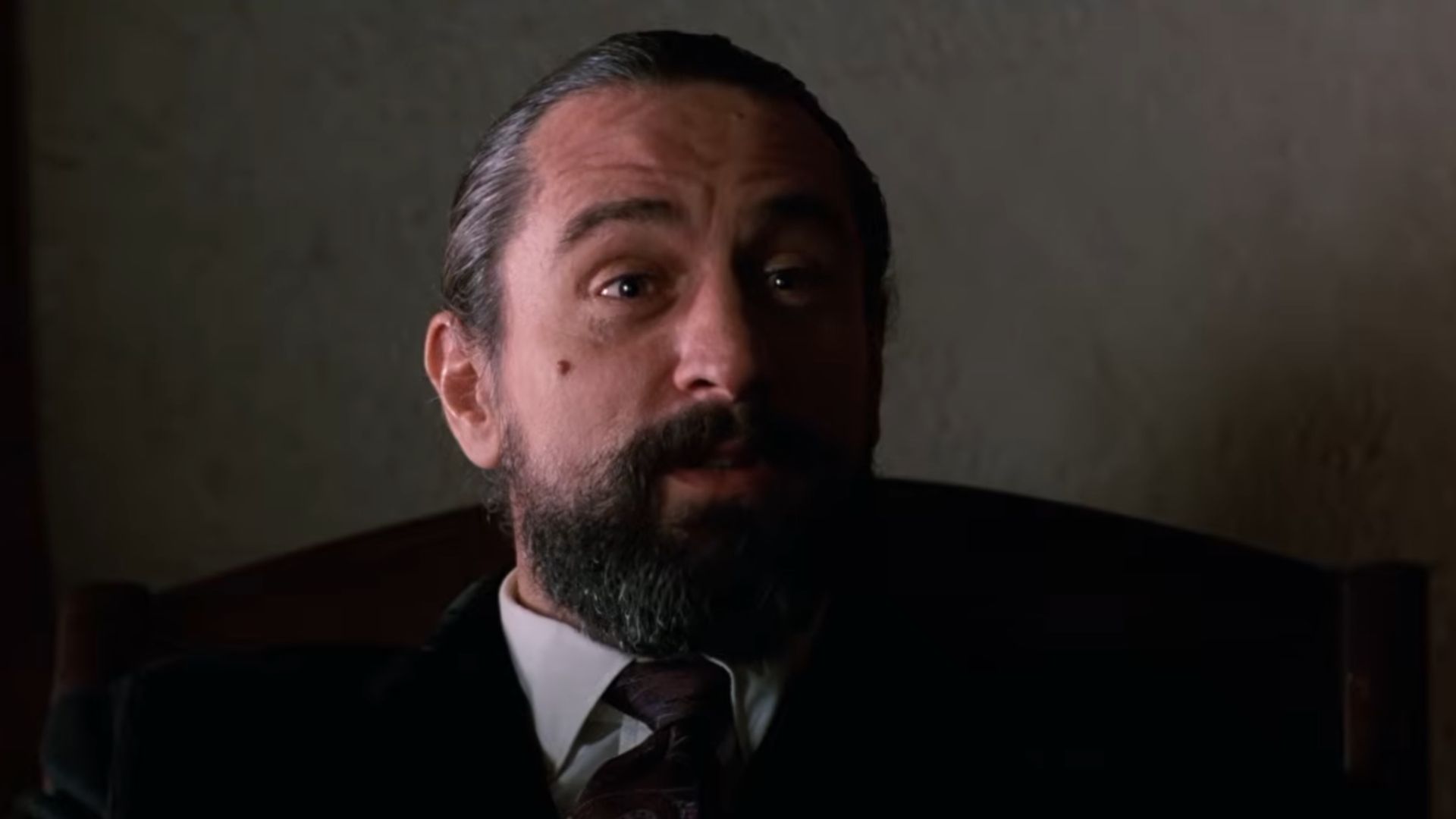 Robert De Niro's 111-Minute Mafia Crime Thriller Is Running Out Of Time To Stream