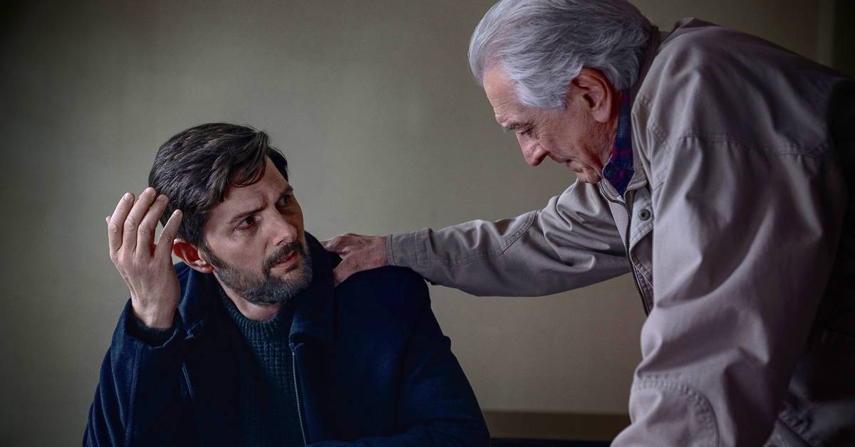 Robert De Niro Is Targeted By A Terrifying Serial Killer In Netflix's The  Whisper Man Trailer