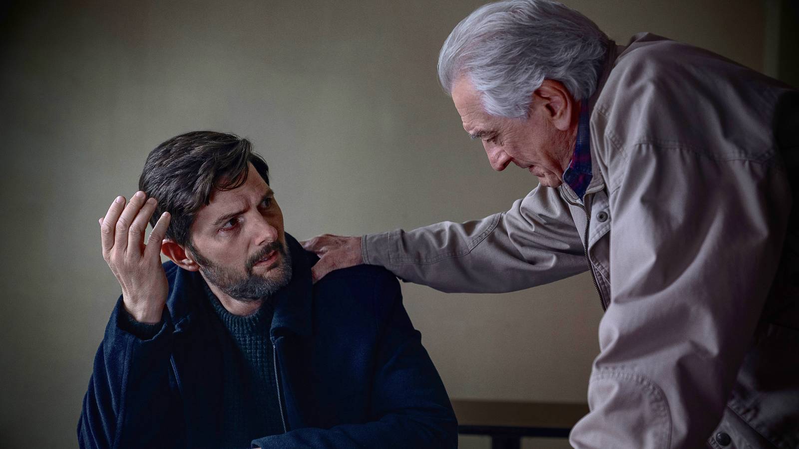 Robert De Niro Is Targeted By A Terrifying Serial Killer In Netflix's The Whisper Man Trailer