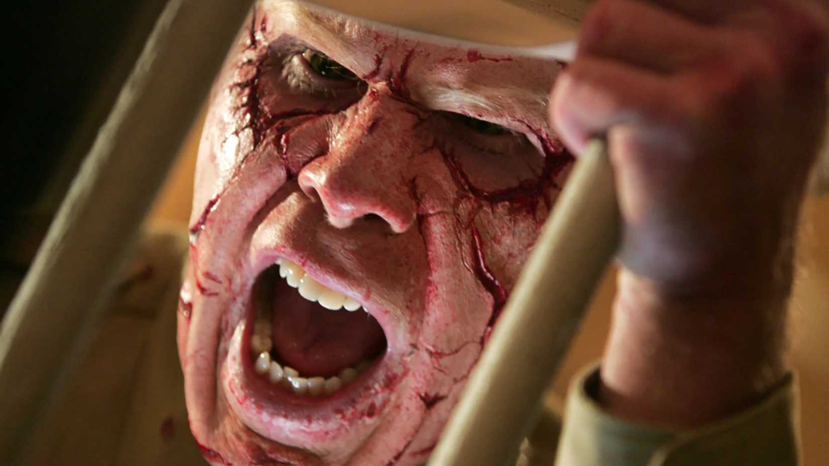 Ron Perlman's Collie possessed and shouting while in a jail cell in Desperation