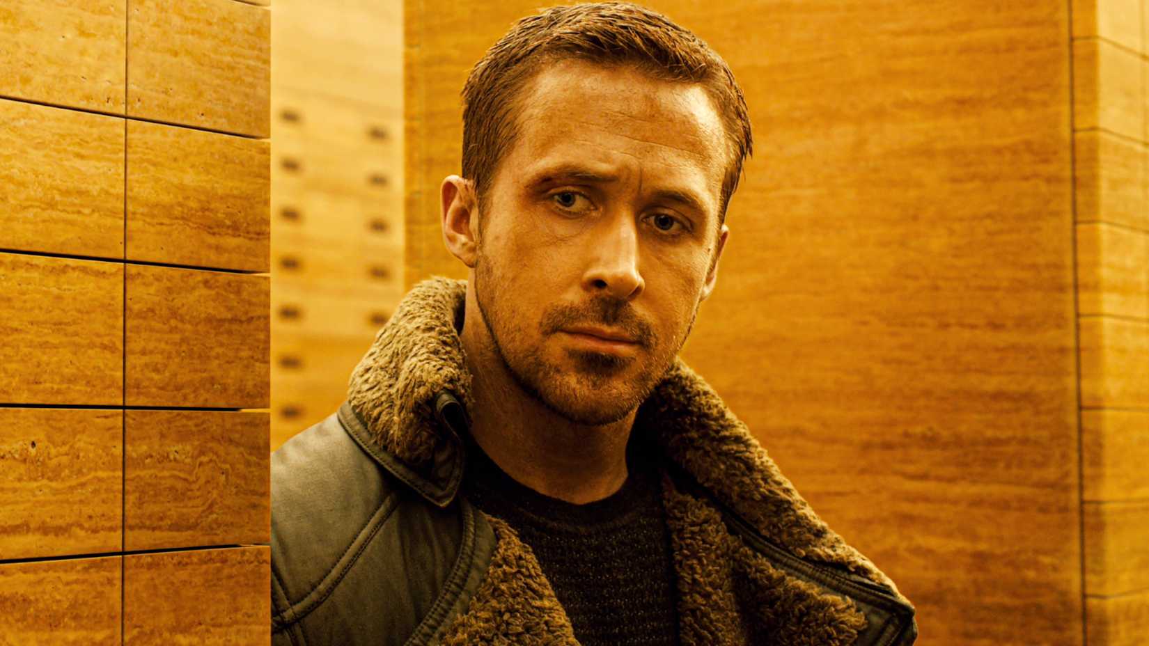 Ryan Gosling's K looking around a corner confused in Blade Runner 2049