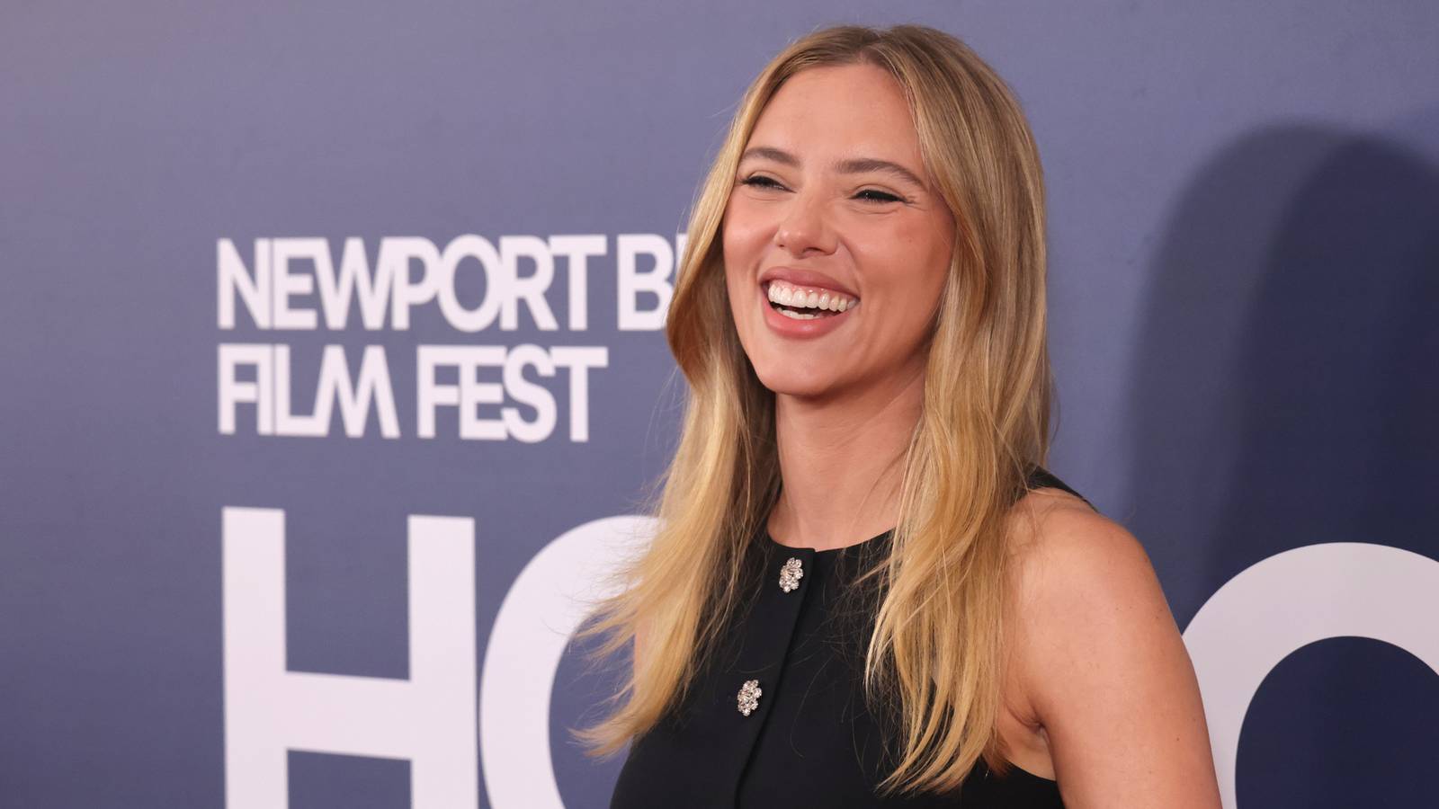 The Big Lebowski Meets Blade Runner In Scarlett Johansson's New Netflix Sci-Fi Ray Gunn