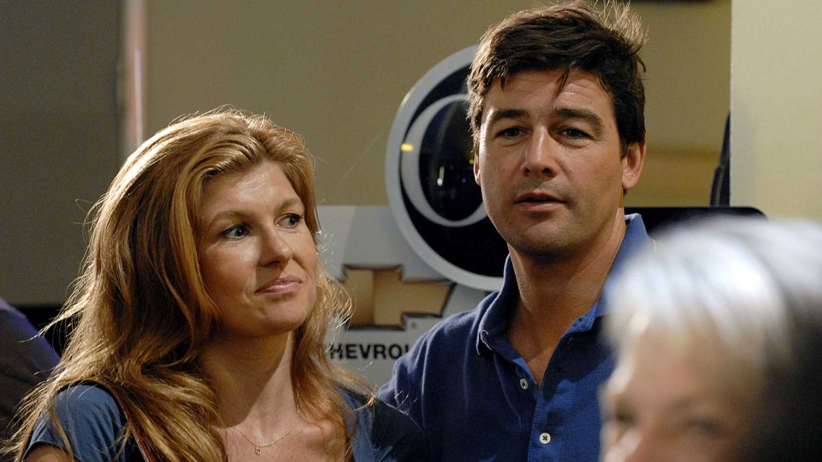 Connie Britton, Kyle Chandler in Friday Night Lights season 3