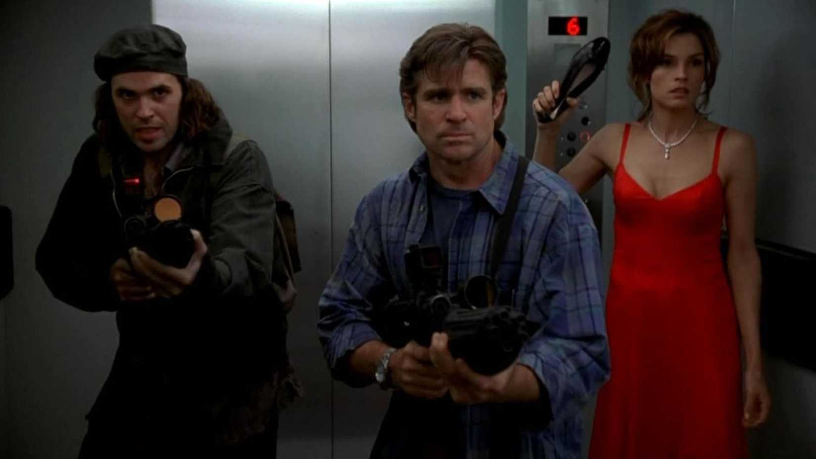 Treat Williams as John Finnegan with a gun in Deep Rising