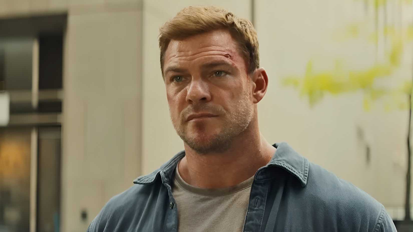 Alan Ritchson’s Jack Reacher listening carefully in Reacher season 4