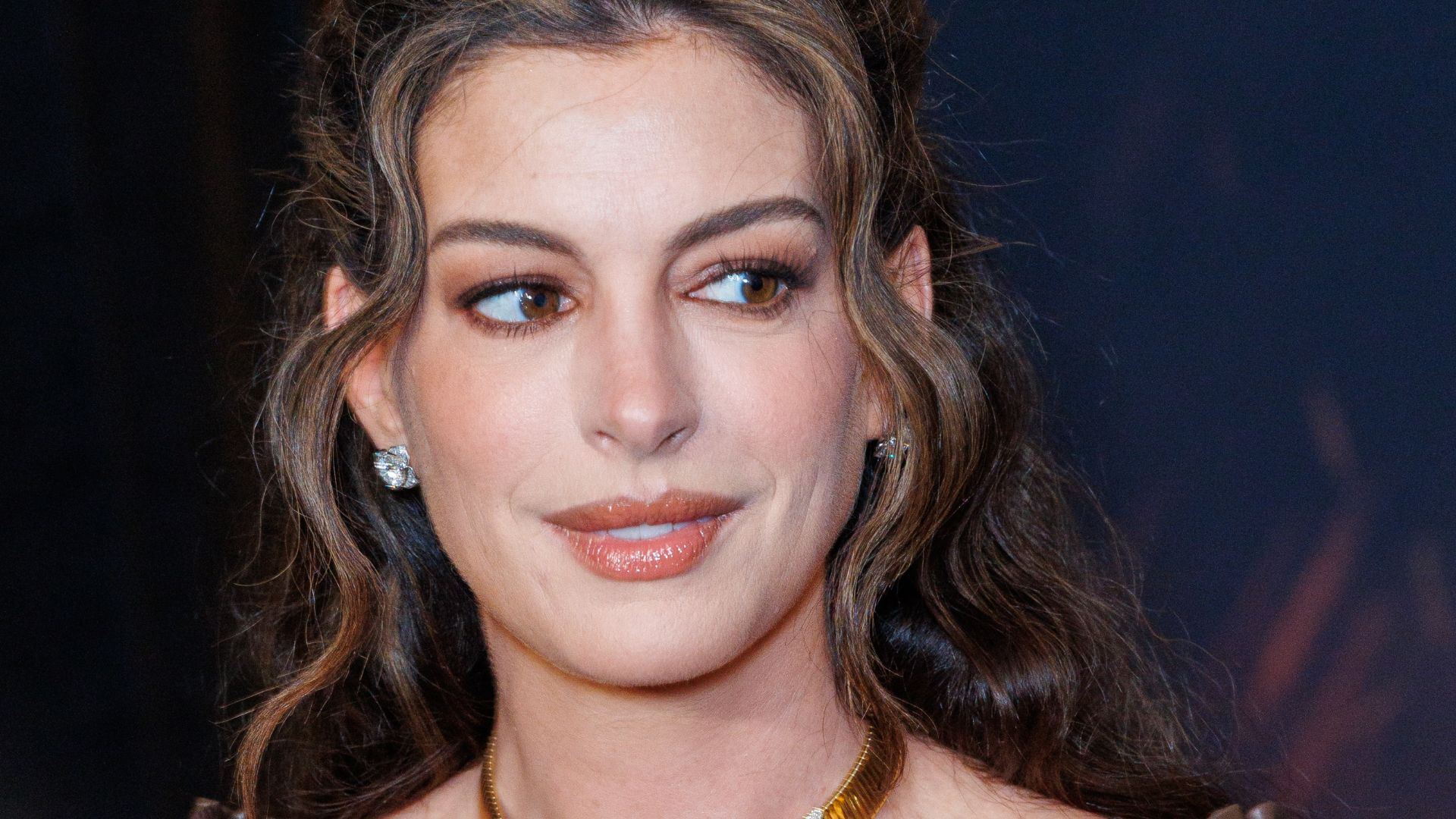The End Of Oak Street Box Office Set To Earn One Of Anne Hathaway's Lowest Debuts Ever