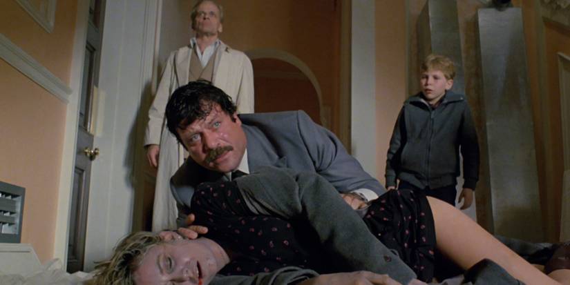 A man finds a dead woman in Venom (1981)