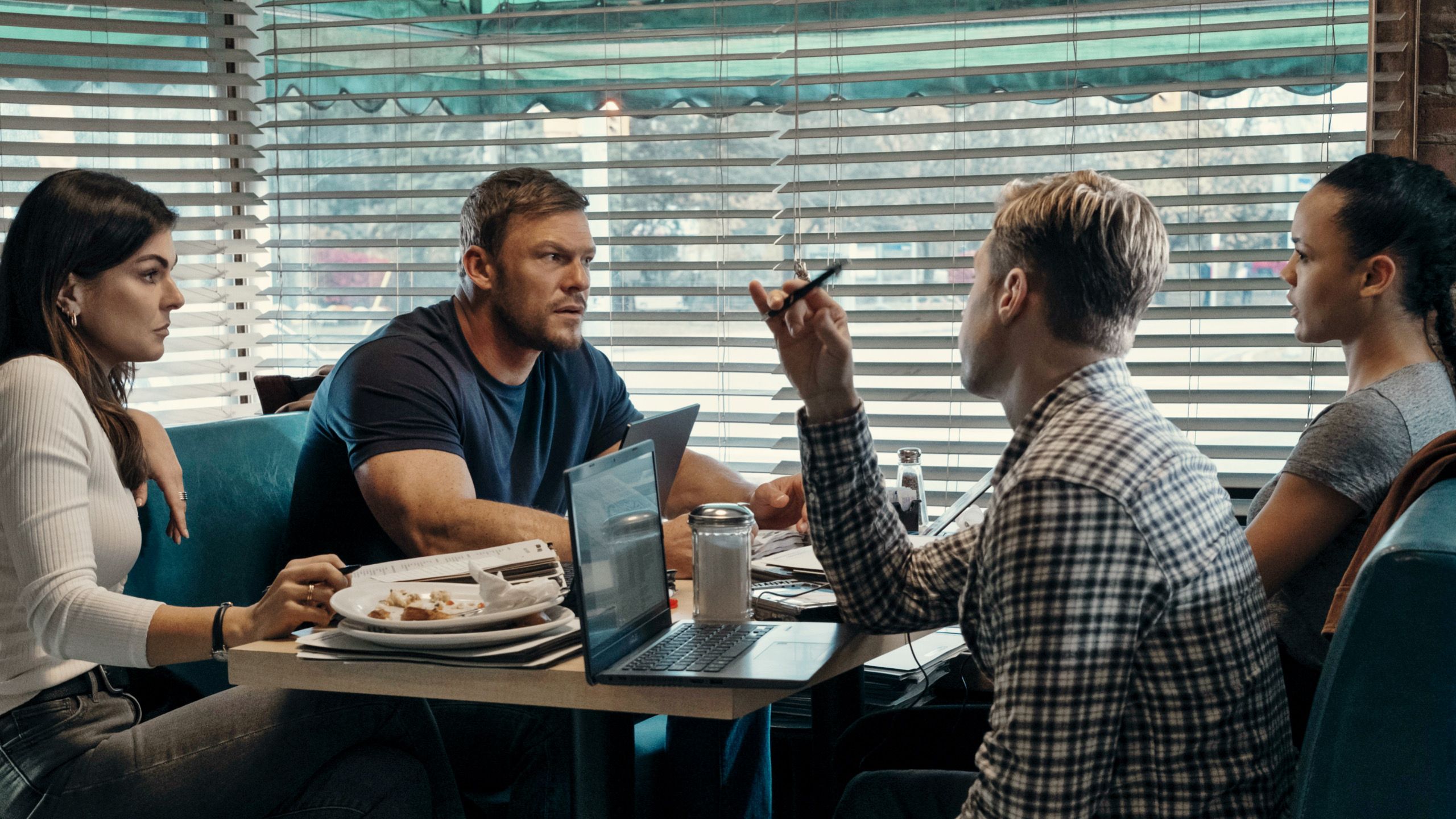 Reacher Subtly Explains Why Jack Reacher Doesn't Call The Special Investigators For Help In Season 4