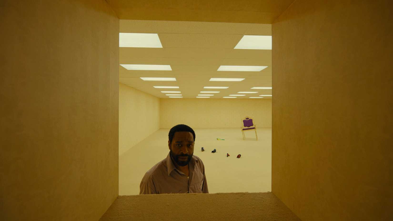Still of Chiwetel Ejiofor as Clark in Backrooms.