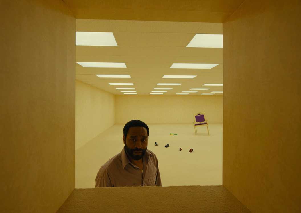 Still of Chiwetel Ejiofor as Clark in Backrooms.