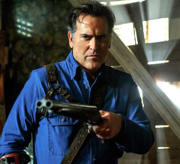 Bruce Campbell's Ash aiming his shotgun while in the cabin in Ash vs. Evil Dead