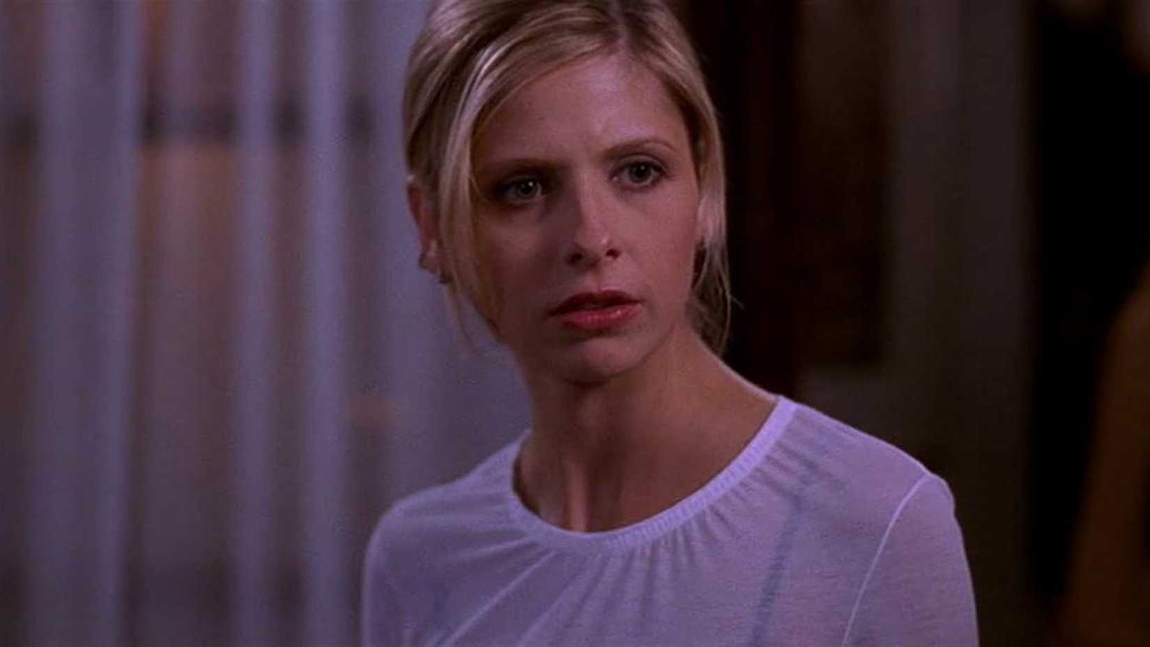 Buffy Summers walking out of her house in the Buffy the Vampire Slayer episode "Empty Places."