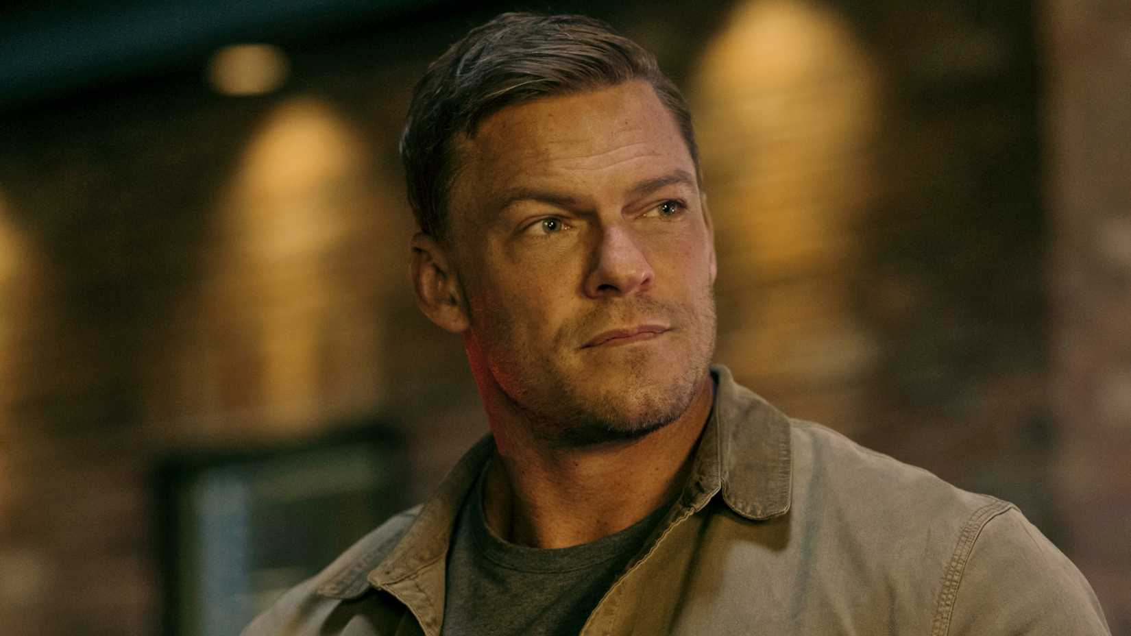 Alan Ritchson’s Jack Reacher looking sideways in Prime Video’s Reacher